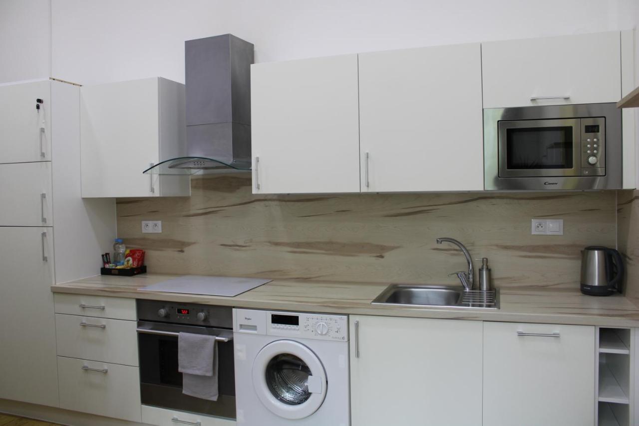 Apartmán Lyly - Parkování Zdarma - U Centra Praha