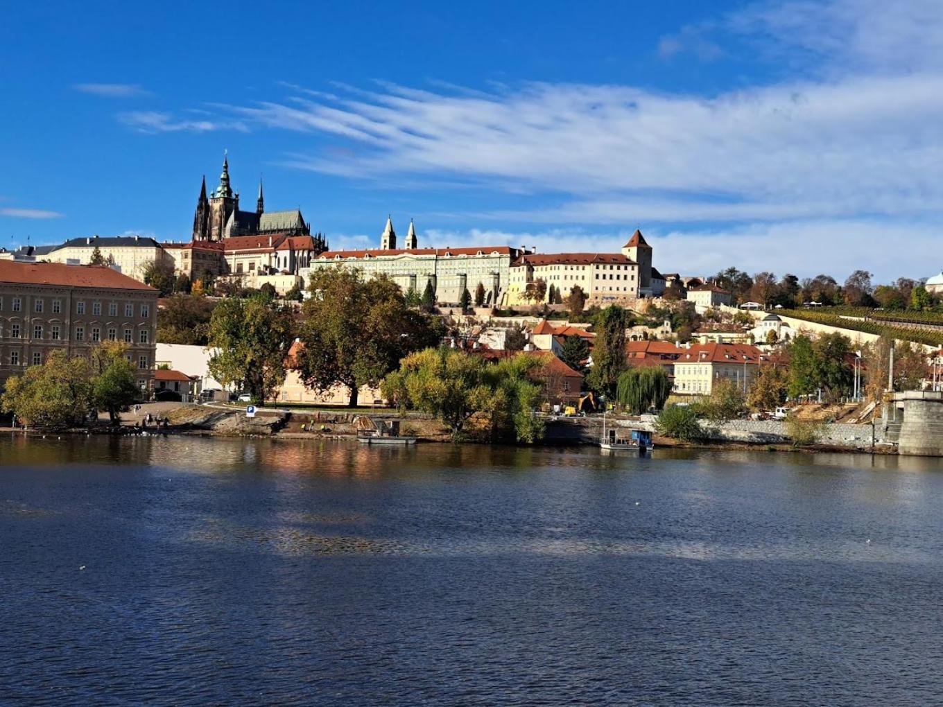 Lyly - Parkování Zdarma - U Centra Praha